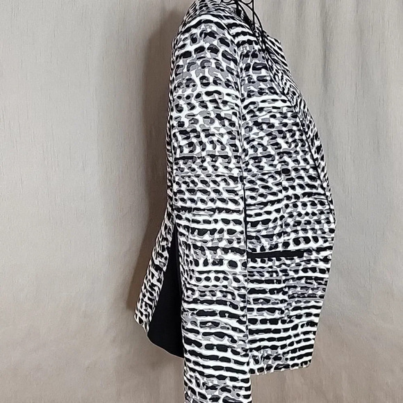 CALVIN KLEIN Black and White Animal Print Jacket Size 2 - Picture 5 of 7
